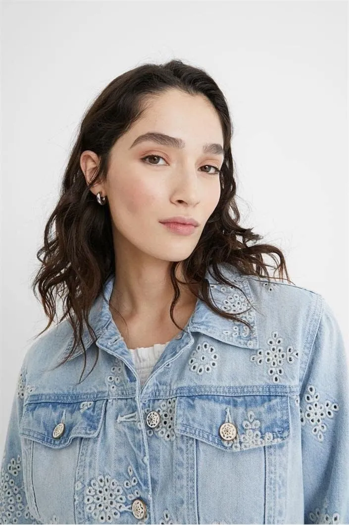 Desigual Damen Jeansjacke „Chaq Calm“ - Denim 21SWED155007 GR. 42 Desigual Damen Jeansjacke „Chaq Calm“ - Denim 21SWED155007 GR. 42