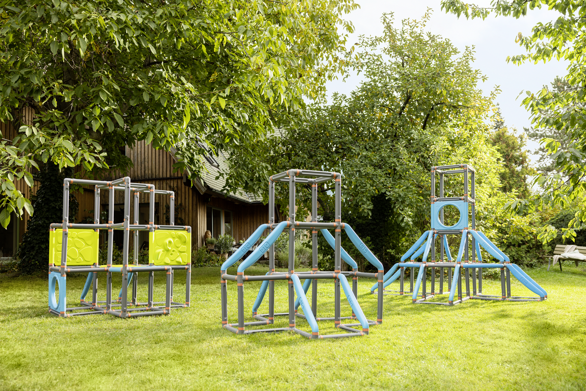 Spielbereich im Freien, Draußen, Spielbereich, Gras, Pflanze