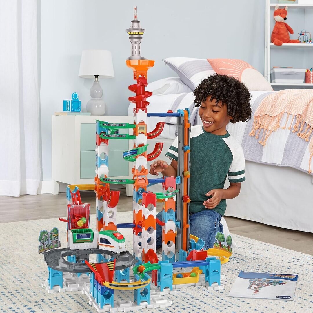 VTech Marble Rush Super Sky Tower Set XL300 E interaktive XXL Kugelbahn ab 4 Jahren VTech Marble Rush Super Sky Tower Set XL300 E mit 141 Teilen, motorisiertem Zug, elektronischem Förderband, 10 MarBalls, Lichteffekten & Klang, fördert Motorik & räumliches Denken, ab 4 J.,