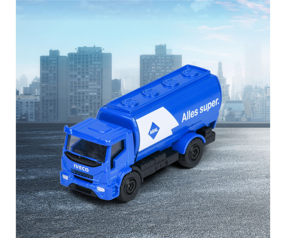 Majorette Petrol Station Aral + 1 Vehicle Majorette Petrol Station Aral + 1 Vehicle