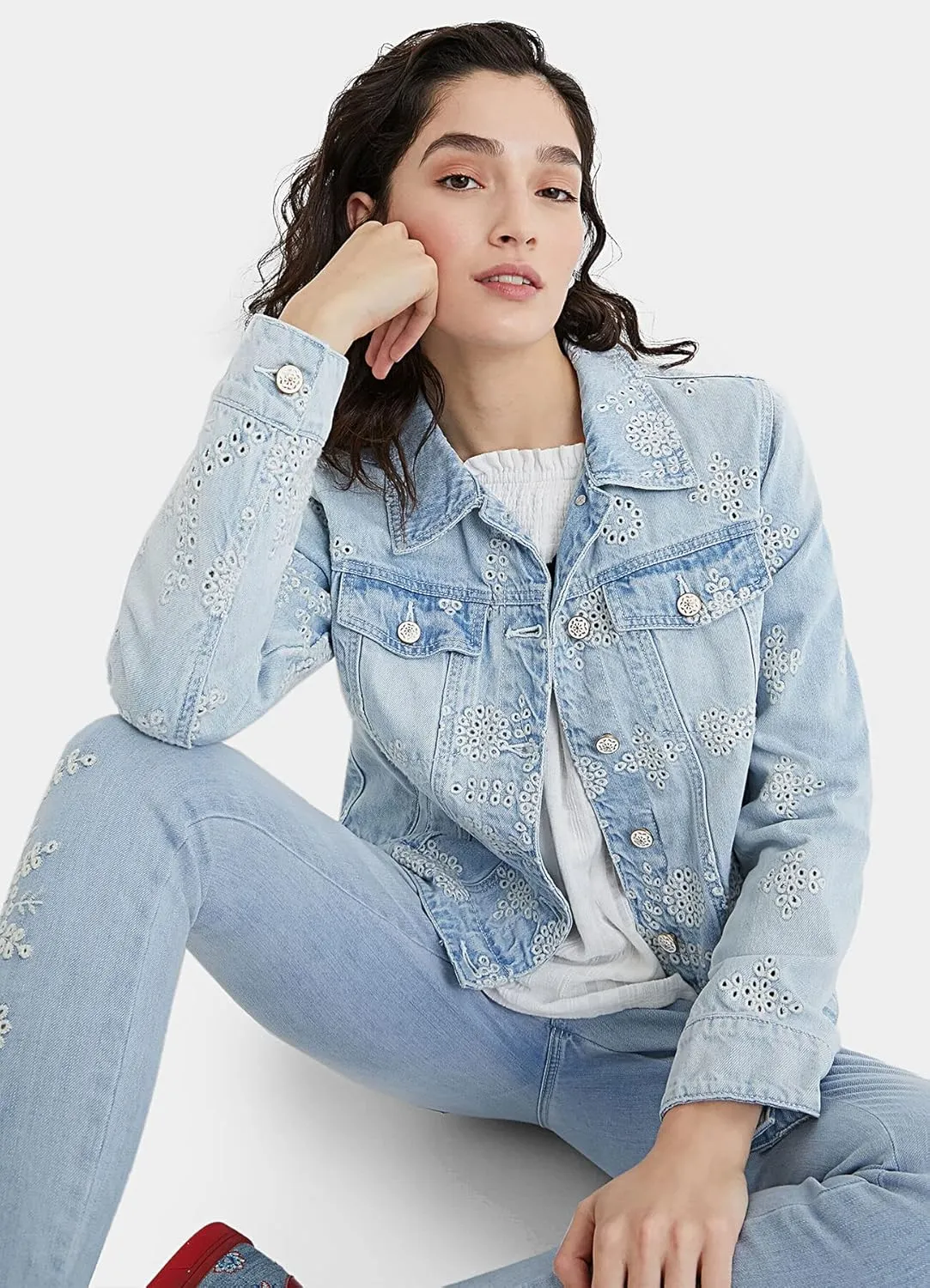 Desigual Damen Jeansjacke „Chaq Calm“ - Denim 21SWED155007 GR. 42 Desigual Damen Jeansjacke „Chaq Calm“ - Denim 21SWED155007 GR. 42