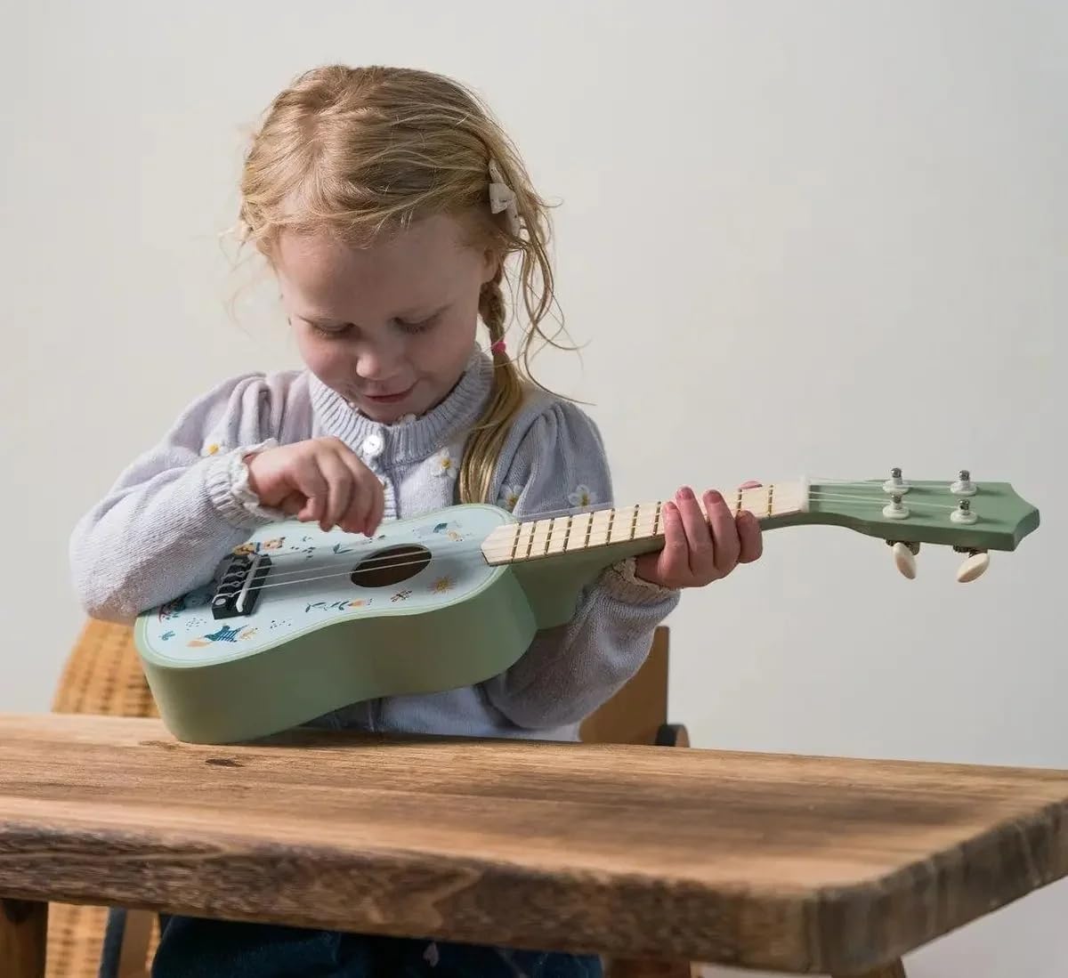 Dantoy 4778 Gitarre - Holzspielzeug in Geschenkbox für Kinder ab 3 Jahren Dantoy 4778 Gitarre - Holzspielzeug in Geschenkbox für Kinder ab 3 Jahren