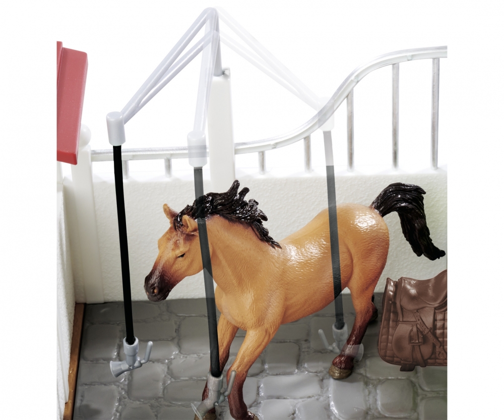 Simba Pferdebox und Waschplatz mit Pferd Simba Pferdebox und Waschplatz mit Pferd