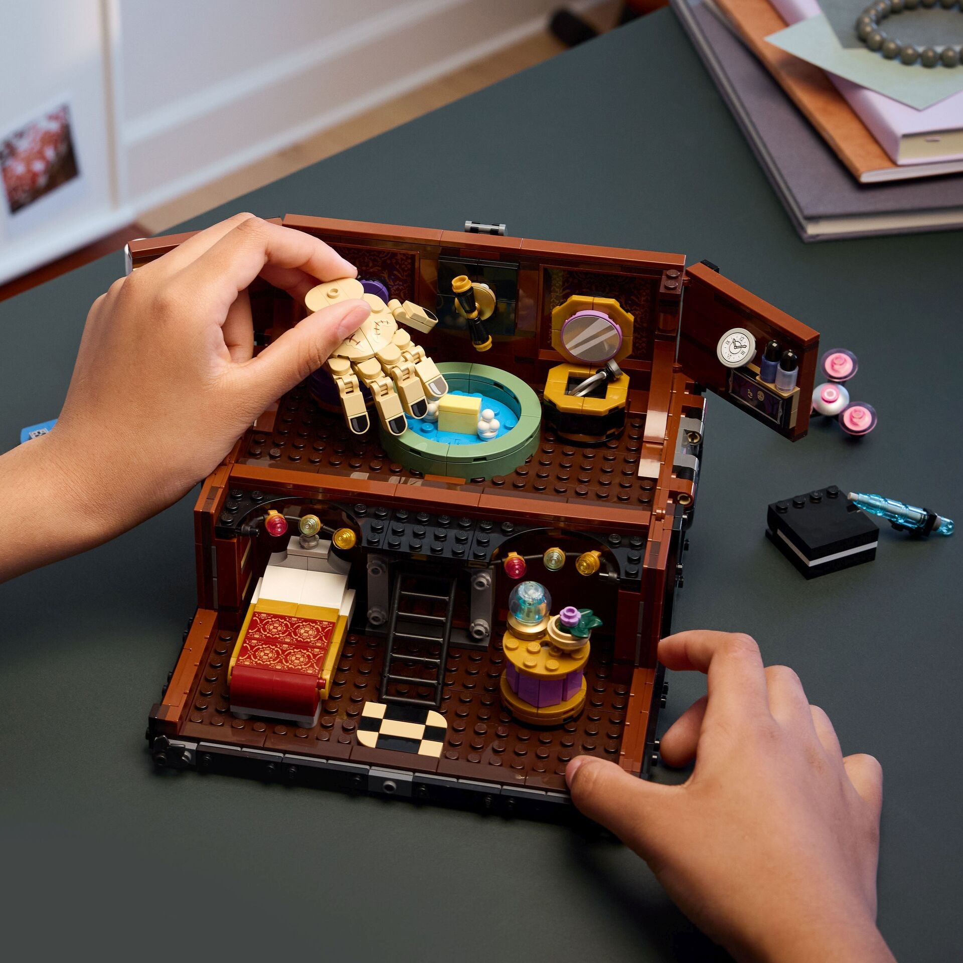 Produktfoto - LEGO - LEGO Wednesday 76785 Conf. 2 - Modell LEGO 76785 Produktbild fuer Online-Shop