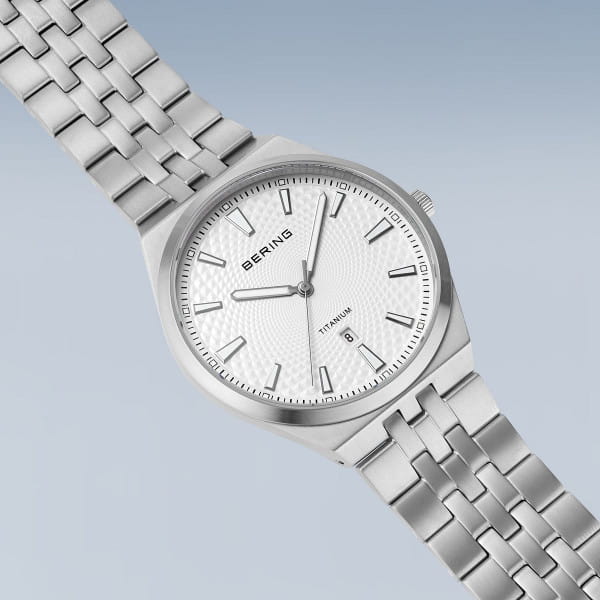 Bering 16141-704 Herrenuhr, Titan, Grau