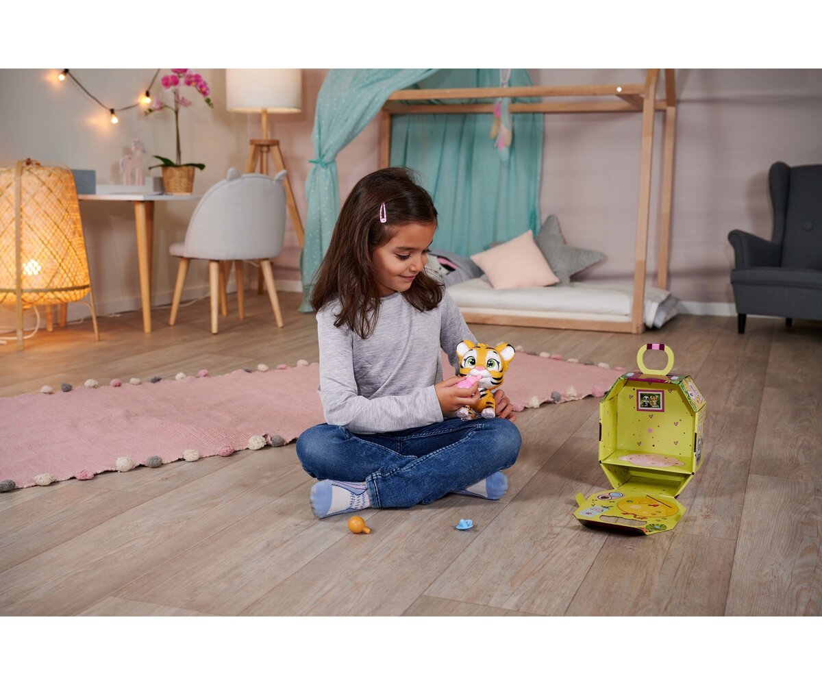 Simba Pamper Petz Tiger 105953575 Drinnen, Innenarchitektur, Person, Sitzend, Lampe
