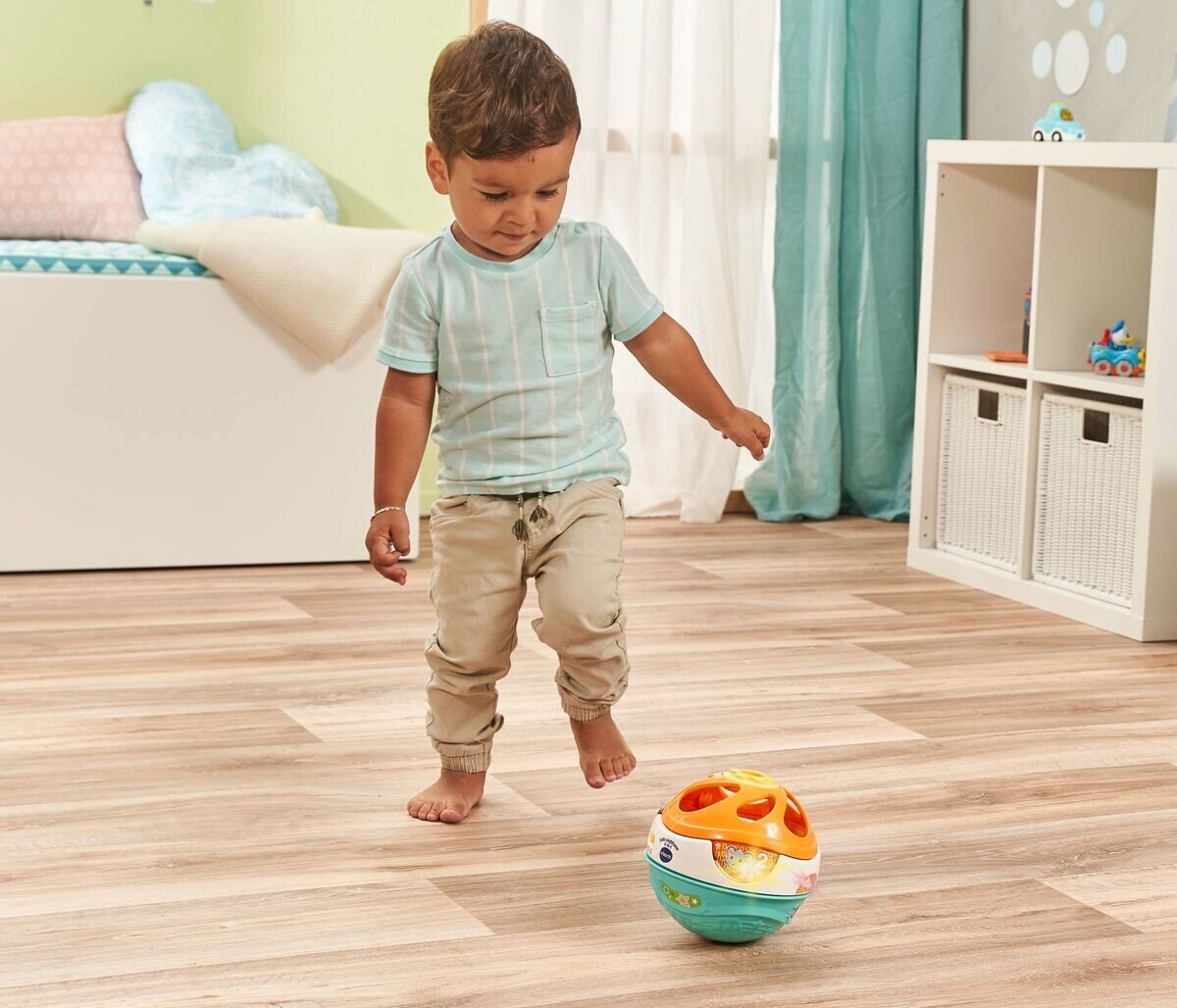 VTech 3-in-1 Magischer Musikball interaktives Lernspielzeug für 9-36 Monate VTech 3-in-1 Magischer Musikball Spielball, Roll-Saunduhr und Trommel in einem; rollt selbst, LED-Tasten mit Sätzen, 4 Lieder & 12 Melodien, fördert Bewegung, Zahlen & Farben, ab 9-36 Monaten,