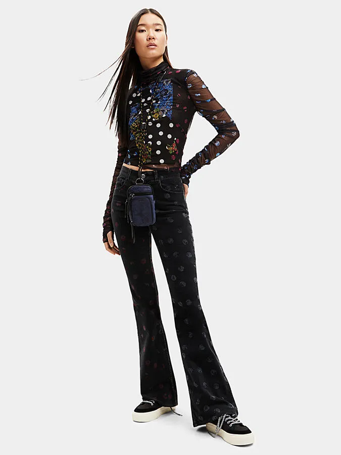 Desigual Damen Langarmshirt - Schwarzes Mesh-Shirt mit buntem Patch-Design 22WWTK472000 GR. XS Desigual Damen Langarmshirt - Schwarzes Mesh-Shirt mit buntem Patch-Design 22WWTK472000 GR. XS