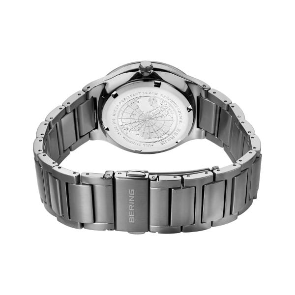 Bering 15139-709 Herrenuhr, Titan, Silber Bering 15139-709 Herrenuhr, Titan, Silber