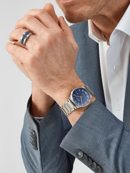 Bering 15239-777 Herrenuhr, Titan/Solar, Silber/Blau