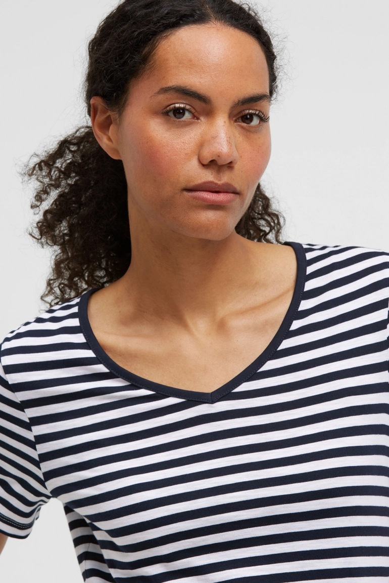SENSES Gestreiftes T-Shirt TIM:MI mit V-Ausschnitt night navy / opticwhite SENSES Gestreiftes T-Shirt TIM:MI mit V-Ausschnitt night navy / opticwhite