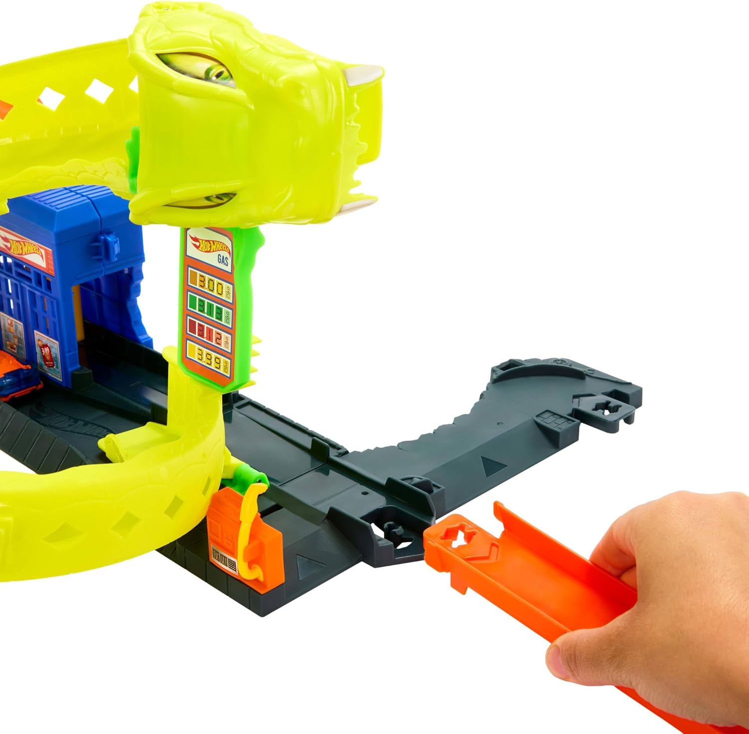 Hot Wheels Schlangen-Spiralattacke Spielset mit Die-Cast-Spielzeugauto im Maßstab 1:64 und schnellem Track-Stecksystem