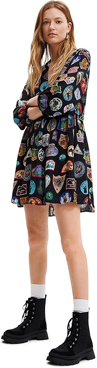 Desigual Damen Kleid - Schwarzes Kleid mit buntem Abzeichen-Print 22WWVW712000 GR. XL Bekleidung, Mantel, Person, Kleid