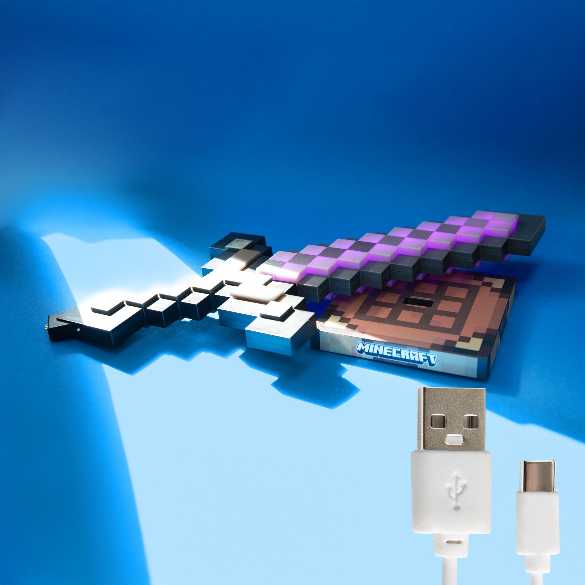 Roba 354133MC LED-Schwert 'Minecraft' Netherite - Tischlampe mit 9 Farben & Akku - Produktbild 2