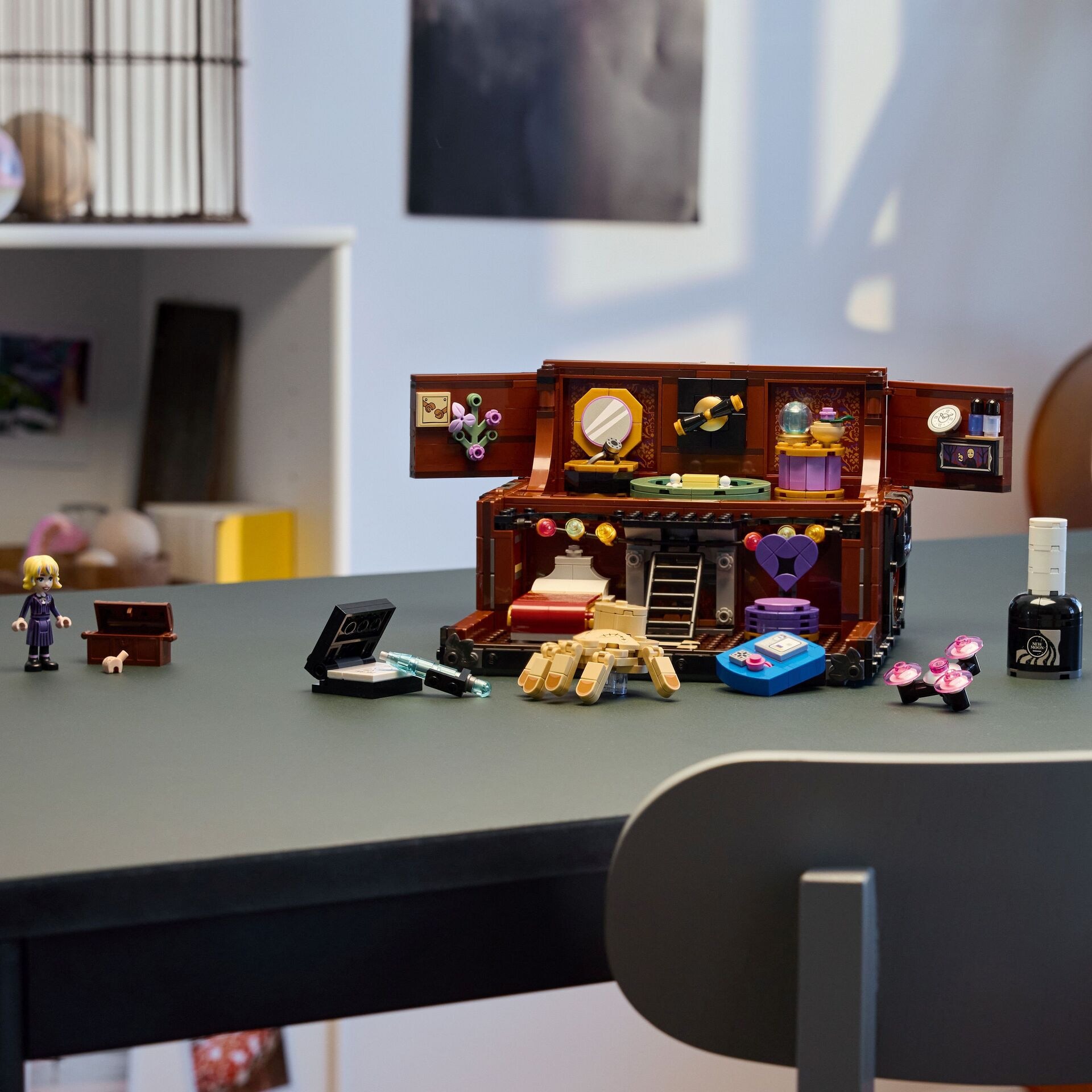 LEGO Wednesday 76785 Conf. 2 - LEGO 76785 Produktfoto - LEGO - LEGO Wednesday 76785 Conf. 2 - Modell LEGO 76785 Produktbild fuer Online-Shop
