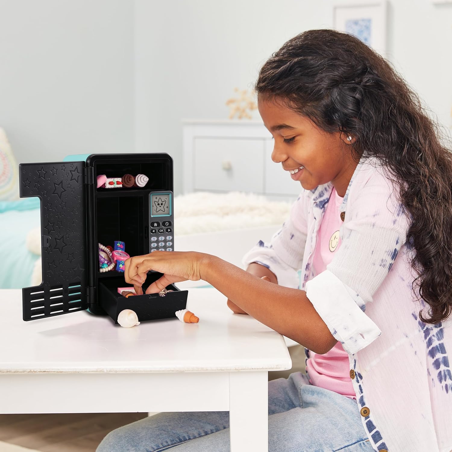VTech Kidisecrets Traumtresor interaktiver Geheimsafe ab 6 Jahren VTech Kidisecrets Traumtresor black Kunststoff-Safe mit Zahlencode, 6 Spiel-Modi, Uhrfunktionen, LCD-Display, 3 Lieder & 10 Melodien, Aufkleber, kindersicher, ab 6 J.,
