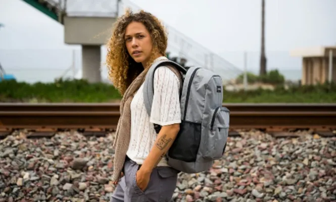 Dakine 28L Rucksack – Perfekt organisiert mit gepolstertem Laptopfach Dakine 365 Pack Innenansicht geräumiges Hauptfach mit Laptop- und Tabletfach