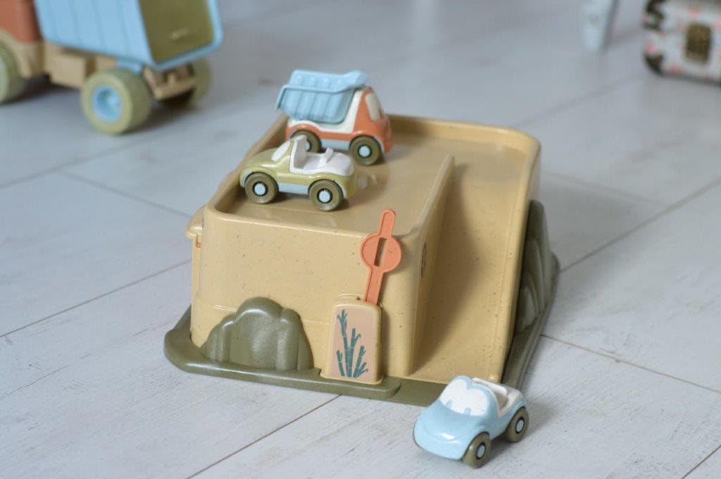 Dantoy 5651 BIO Garage - Spielset mit 3 Autos aus Biokunststoff Dantoy 5651 BIO Garage - Spielset mit 3 Autos aus Biokunststoff