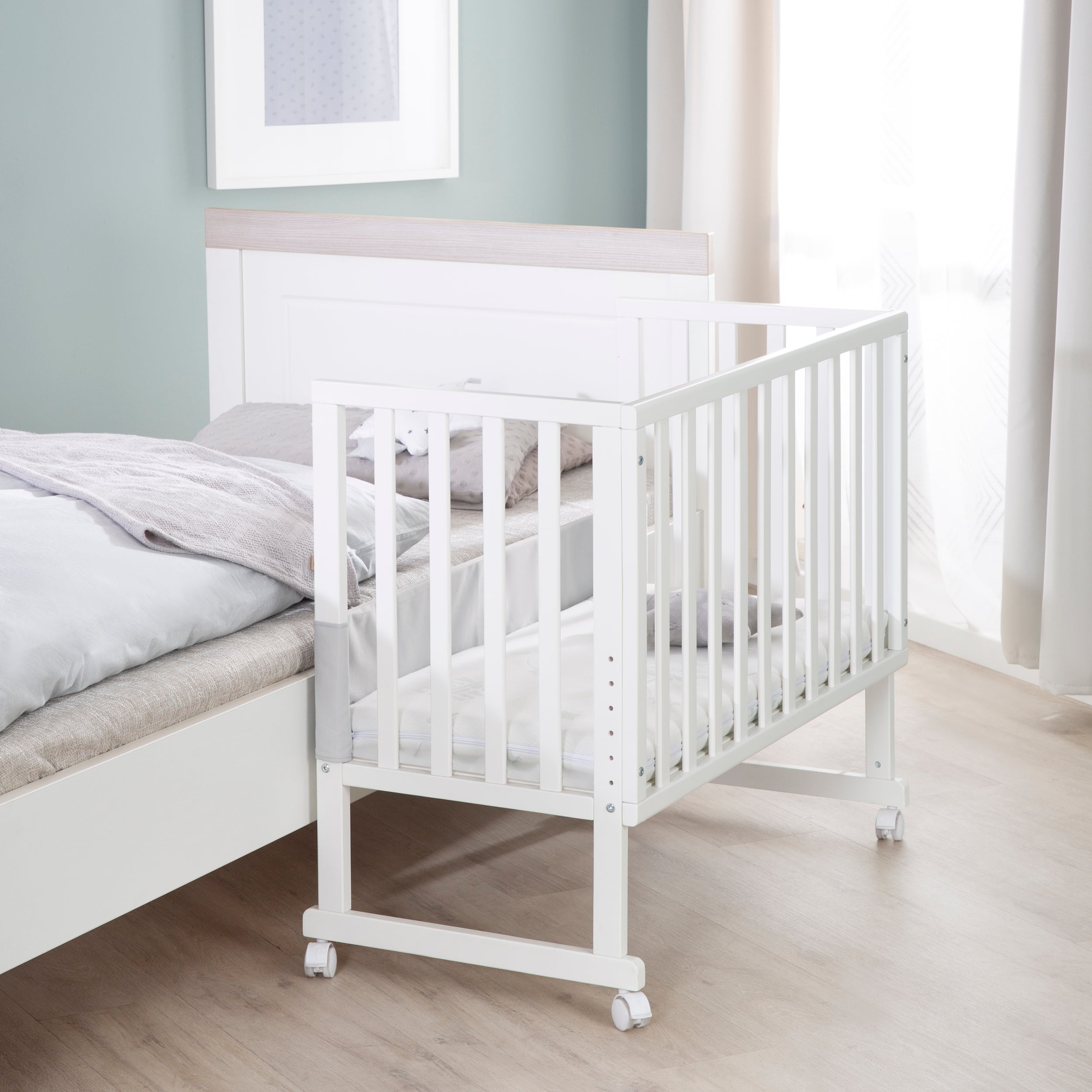 Roba 8961WE1 Stuben- Beistellbett +Barriere/Matratze weiß – Stubenbetten - Bild 7 Roba 8961WE1 Stuben- Beistellbett +Barriere/Matratze weiß – Stubenbetten - Produktbild 7