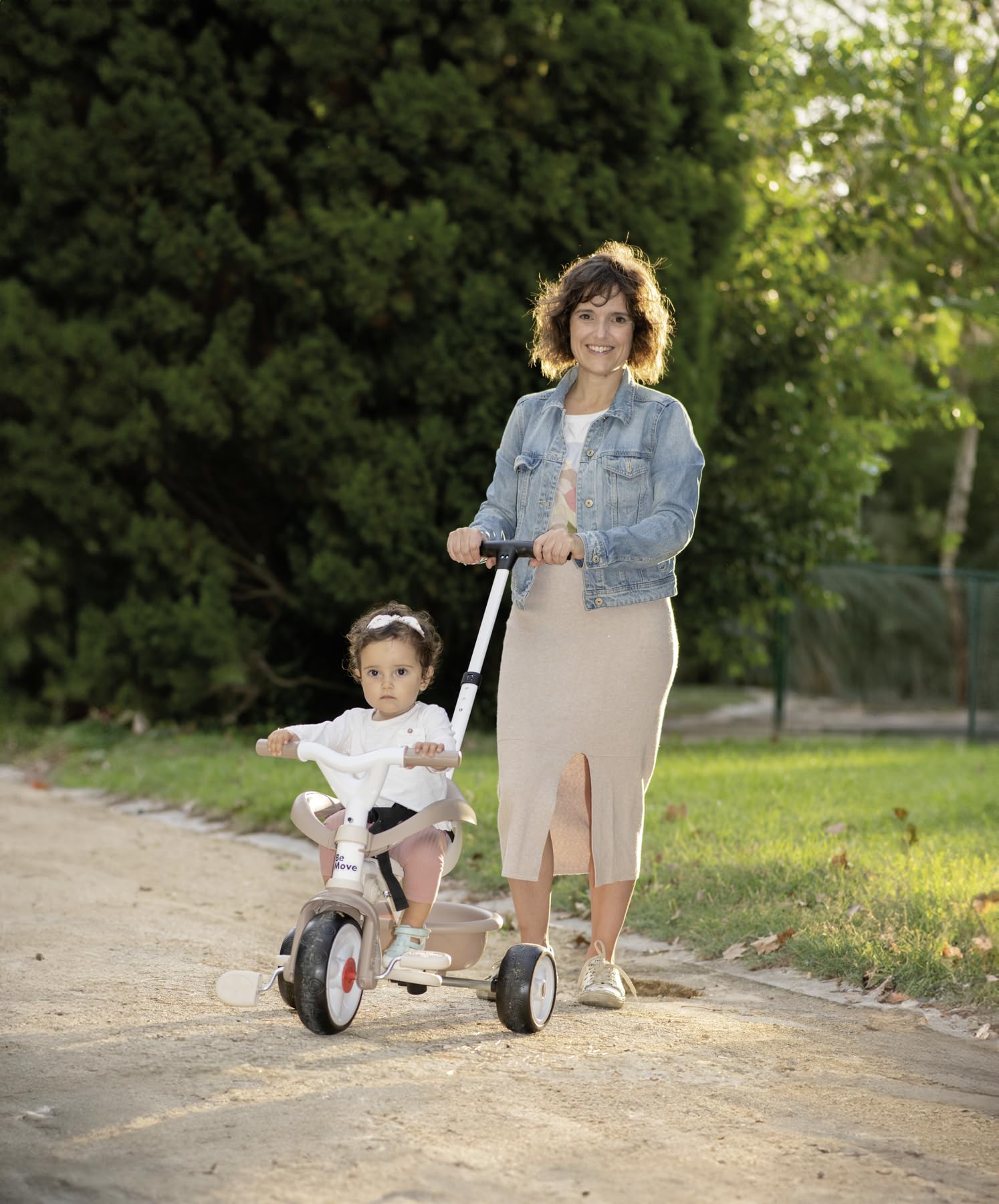 Smoby Be Move Comfort Tricycle Beige 3-in-1, ab 10 Monaten Smoby Be Move Comfort Tricycle Beige 3-in-1 mit ergonomischem Sitz, Sicherheitsgurt, verstellbarer Elternstange bis 97 cm, Free-Wheel, Lenkblockierung, EVA-Räder, ca. 68×52×101 cm, ab 10 Monaten, Person, Gehen, Hosen, Erwachsener, Frau