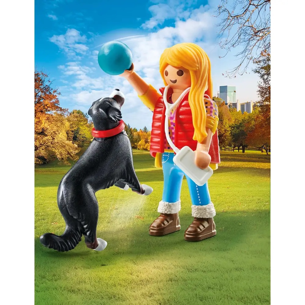 PLAYMOBIL 71738 - My Life: Frau mit Sennenhund und Ballspiel Person