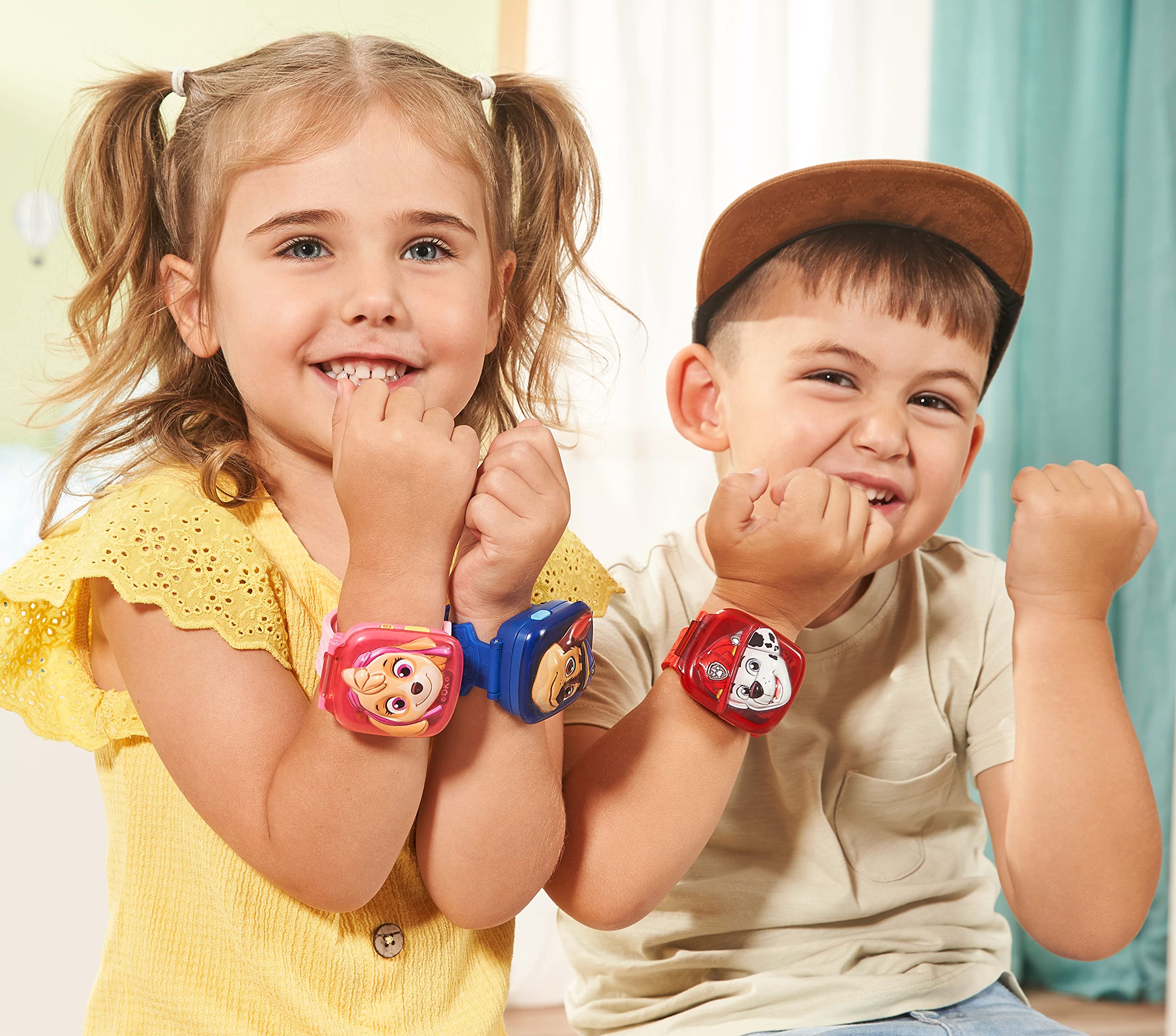 VTech Chase-Lernuhr interaktive Kinderuhr mit Lernspielen ab 3 Jahren VTech Chase-Lernuhr aus Kunststoff mit Chase-Design, 10 Ziffernblättern, Wecker, Timer, Stoppuhr, 4 Lernspiele, Originalstimme, kindersicher, ab 3 J., Kopf, Person, Gesicht, Glücklich, Finger