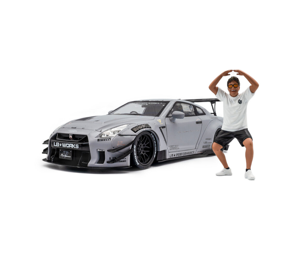 Solido 1:18 Nissan GT-R (R35) grau mit Figur Solido 1:18 Nissan GT-R (R35) grau mit Figur