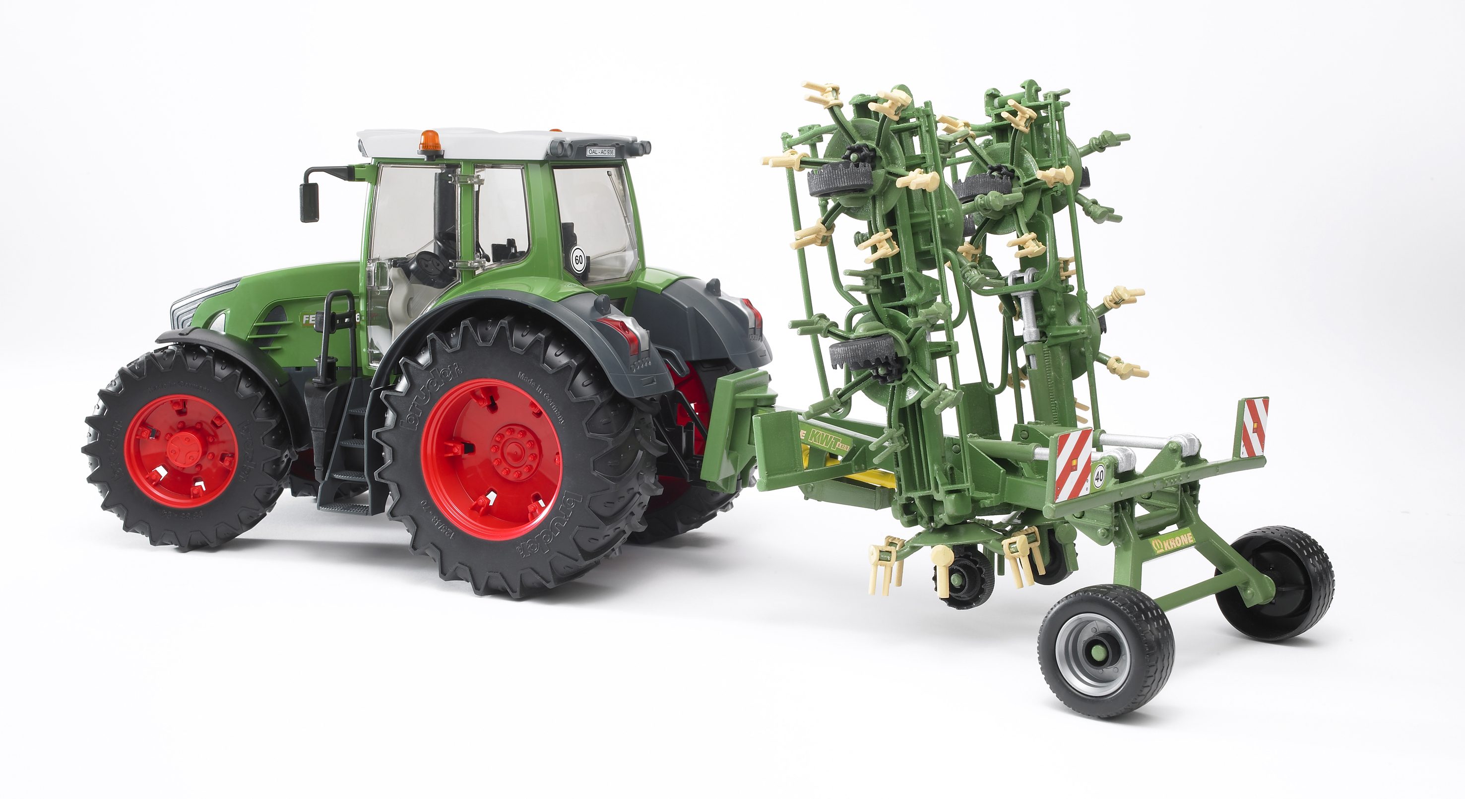 BRUDER 02224 - Krone Zettwender KWT 8.82 - Bild 2 BRUDER 02224 - Krone Zettwender KWT 8.82 - Bild 2