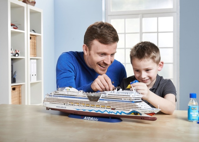 Revell 05230 Kreuzfahrtschiff AIDA Blu / Sol / Mar / Stella Modellbausatz Kopf, Person, Gesicht, Kind, Männlich, Kopf, Person, Junge, Kind, Männlich