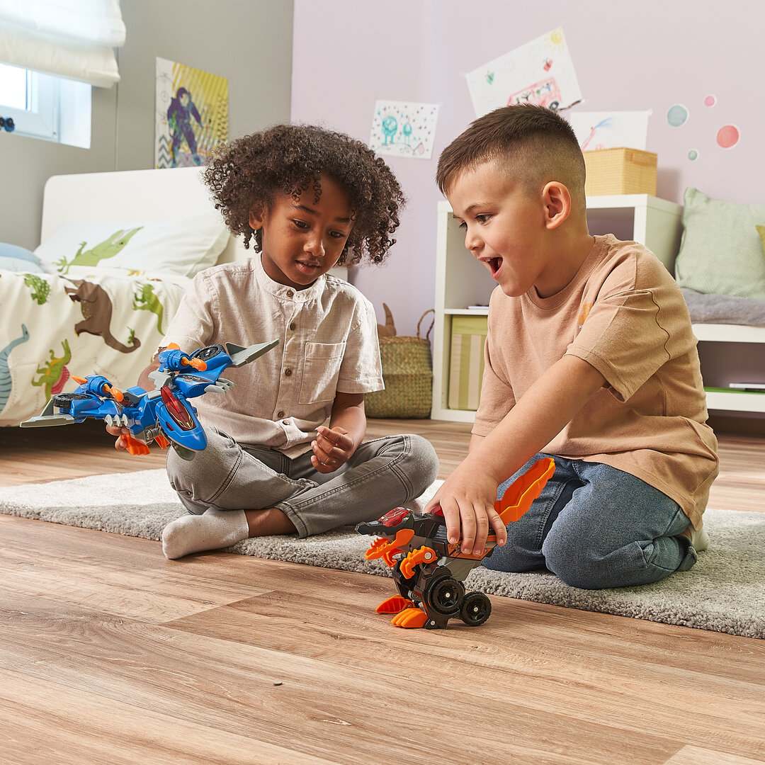 VTech Switch & Go Dinos 2-in-1 Spinosaurus & Pterodaktylus, ab 3 Jahren VTech Switch & Go Dinos 2-in-1 Spinosaurus & Pterodaktylus Kunststoff-Spielzeug ca. 35cm, Dino- und Fahrzeugmodus mit LED-Soundeffekten, Feuer-Launcher, Lautstärkeregler, kindersicher ab 3 J., Abspielen, Kopf, Person, Gesicht, Kind
