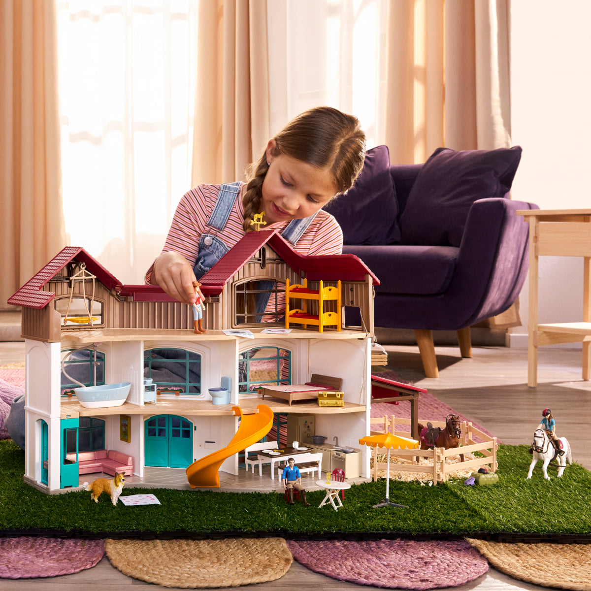 SchleichÂ® Lakeside Villa & Paddock