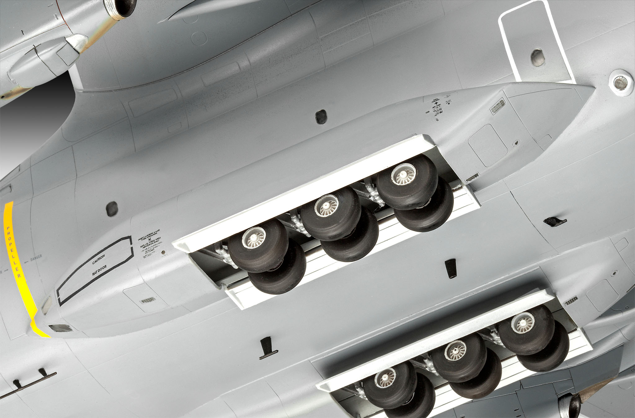 Revell 03929 Airbus A400M "Atlas" Luftwaffe Modellbausatz Maschine, Rad, Flugzeug, Fahrzeug