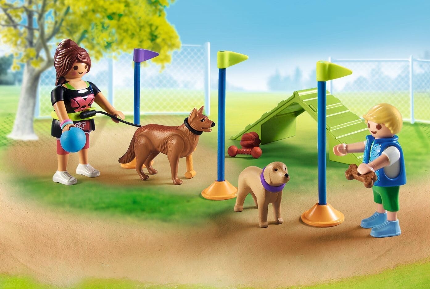 PLAYMOBIL 71745 - My Life: Hundespielplatz mit Zubehör Spielbereich, Gras, Spielbereich im Freien, Draußen, Person