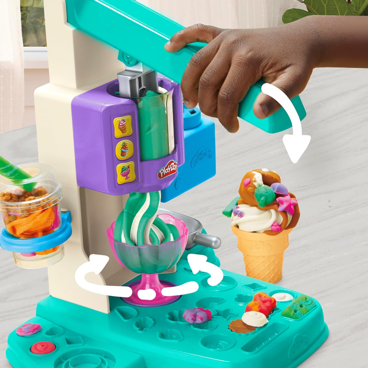 Play-Doh Bunte Regenbogen Eismaschine