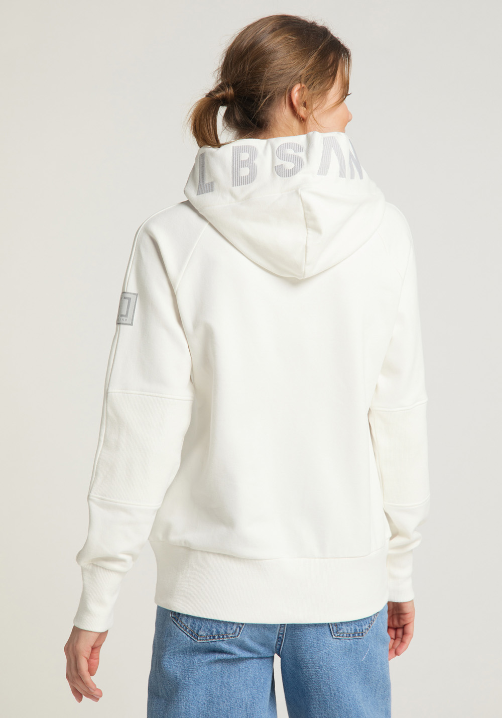 Elbsand Kelda Sweatjacke in cloud white, weisse Damen Kapuzenjacke. Bild 2.