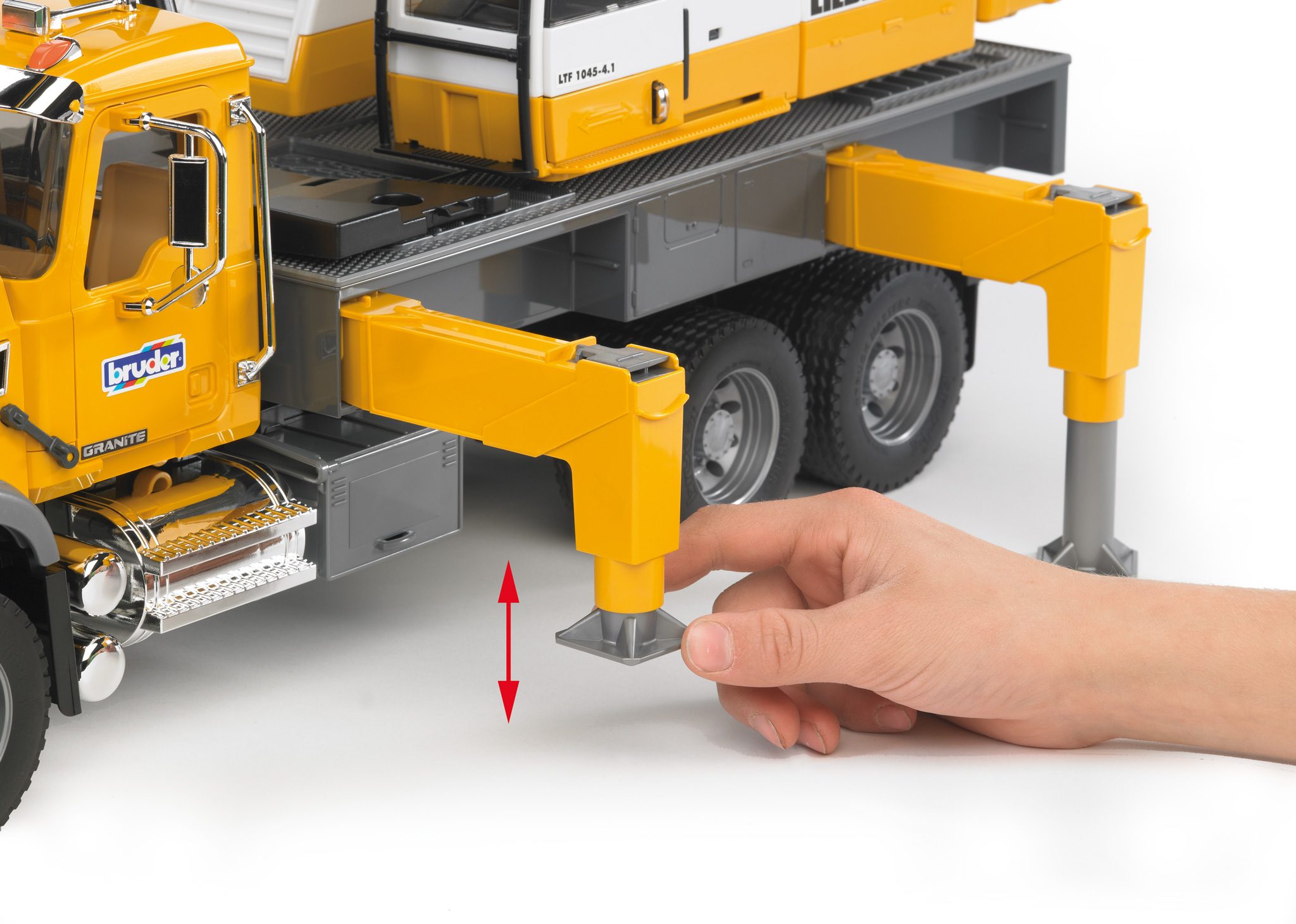BRUDER 02818 - MACK Granite Liebherr Kran-LKW - Bild 5