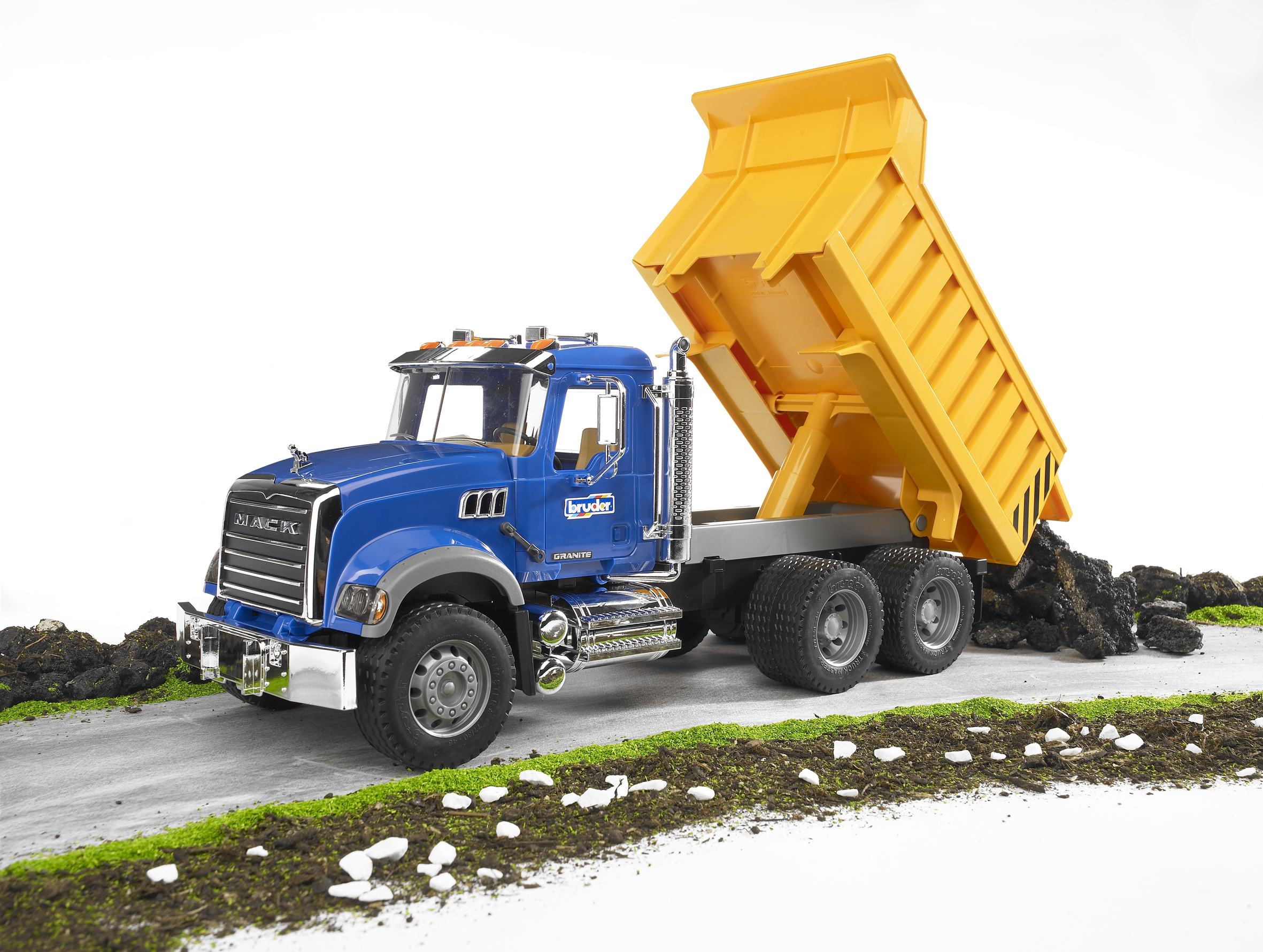 BRUDER 02815 - MACK Granite LKW mit Kippmulde - Bild 6 BRUDER 02815 - MACK Granite LKW mit Kippmulde - Bild 6