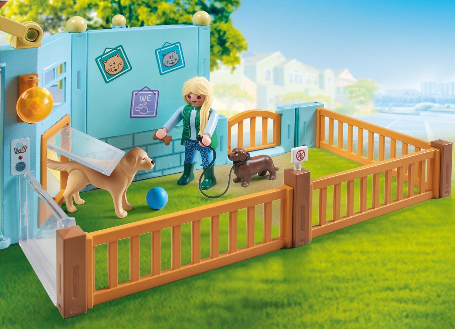 PLAYMOBIL 71742 My Life: Tierhotel mit Hunden, Katzen und Papagei Gras, Spielbereich, Krippe, Spielbereich im Freien, Draußen