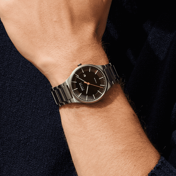 Bering 15239-779 Herrenuhr, Titan/Solar, Silber/Schwarz