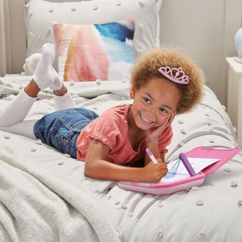 VTech Kidisecrets Magic Glow Geheimtagebuch mit UV-Stift & PIN-Schloss, ab 6 Jahren VTech Kidisecrets Magic Glow Tagebuch mit PIN-Code, UV-Lampe & unsichtbarer Tinte, 5 Spiel-Aktivitäten Melodie, Quiz, Lebensweisheiten etc., kindersicheres Batteriefach, ab 6 Jahren,