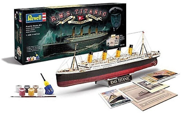Revell_05715_Geschenkset_\"100_Jahre_Titanic\"_Revell_Modellbausatz_mit_Basiszubehör, Boot, Fahrzeug, Schraubenzieher, Werkzeug, Jacht