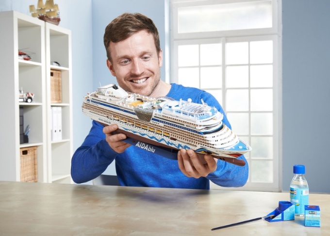 Revell 05230 Kreuzfahrtschiff AIDA Blu / Sol / Mar / Stella Modellbausatz Kopf, Person, Gesicht, Innenarchitektur, Portrait, Gesicht, Kopf, Portrait, Tabelle, Leute