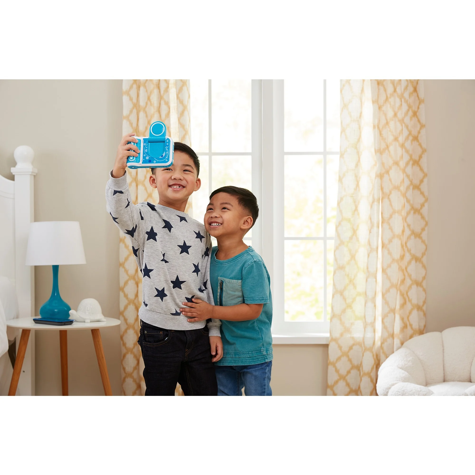 VTech KidiZoom Print Cam Kinder-Kamera mit Direkt-Druck ab 4 Jahren VTech KidiZoom Print Cam in Azurblau, Kunststoff-Kamera mit 2 MP, 4× Zoom, 2,4 Display, Thermodrucker, 60 Druckvorlagen, 40 Effekte, microSD-Slot, Akku-USB, ab 4 J.,