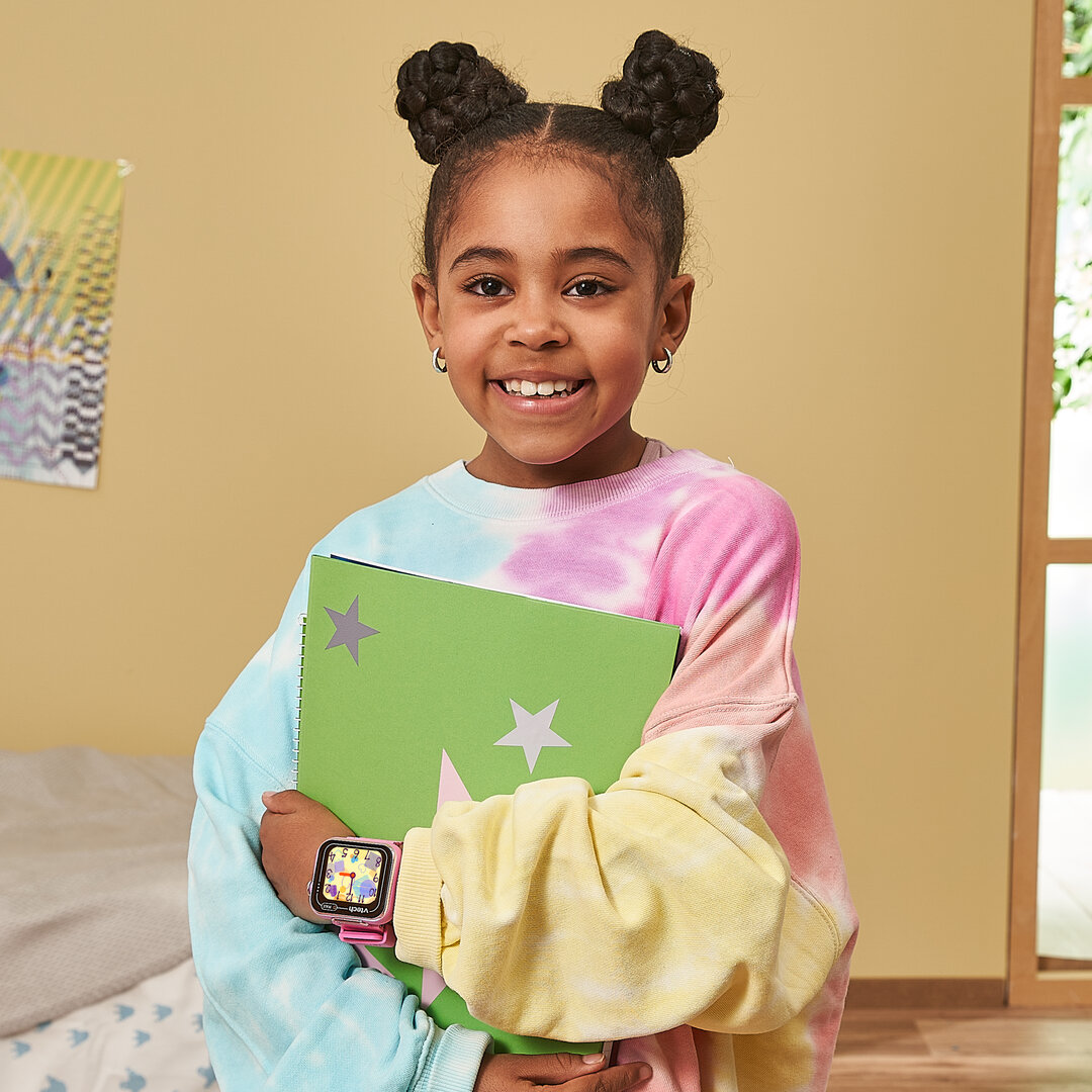 VTech KidiZoom Smart Watch MAX pink Kinder-Smartwatch mit Duokamera & Touchscreen, ab 5 Jahren VTech KidiZoom Smart Watch MAX pink mit Touch-Display 1,69, Duokamera für Fotos/Video, Schrittzähler, Spiele & Kreativ-Apps, Wecker, Musik-Player, USB-Akku, spritzwassergeschützt, ab 5 Jahren, Kleid, Kind, Weiblich, Mädchen, Person