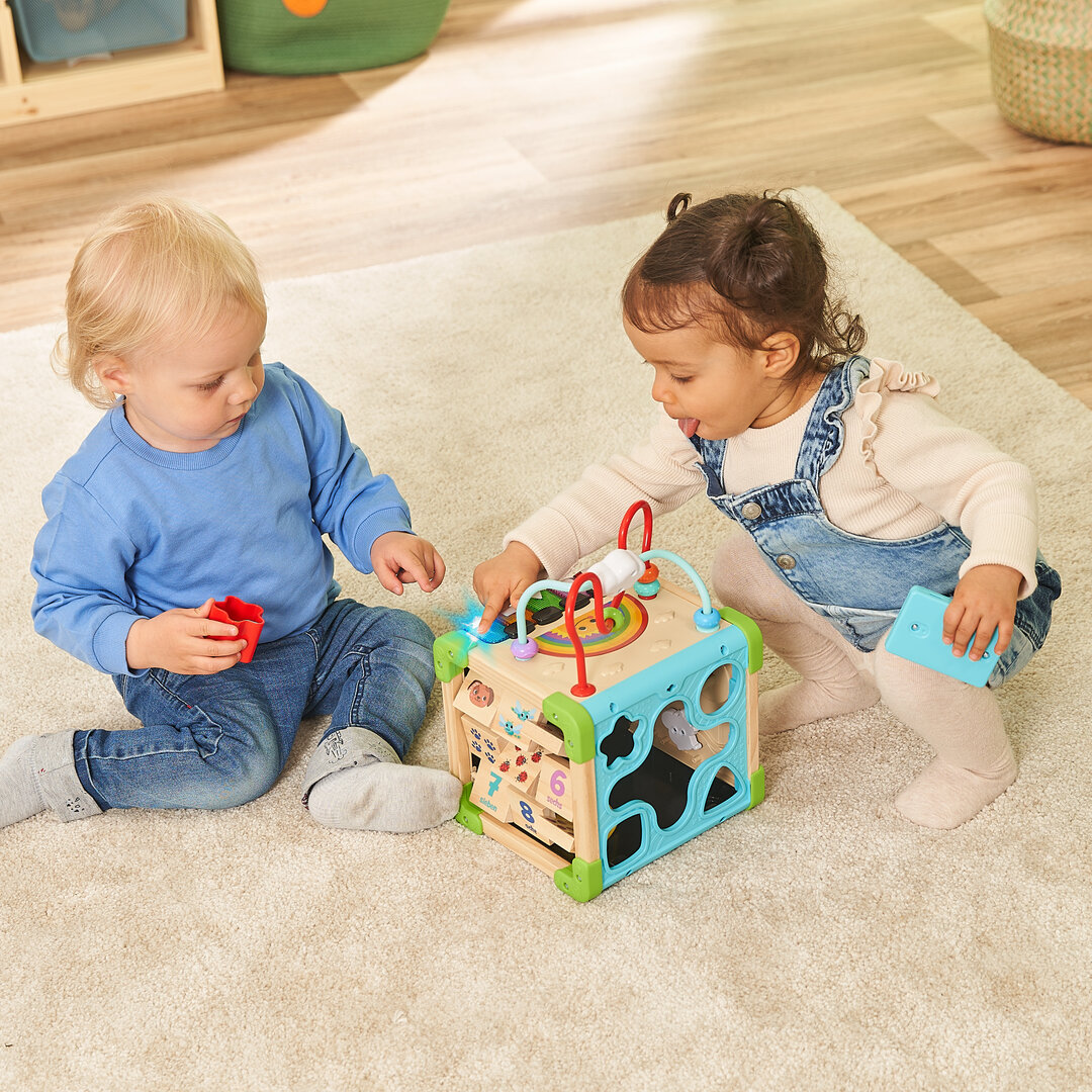 VTech Interaktiver Holz-Spielwürfel (80-617104) Person, Abspielen
