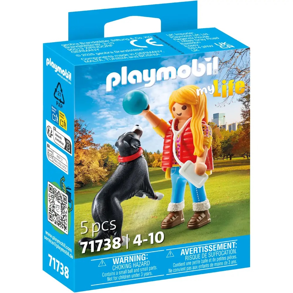 PLAYMOBIL 71738 - My Life: Frau mit Sennenhund und Ballspiel Person