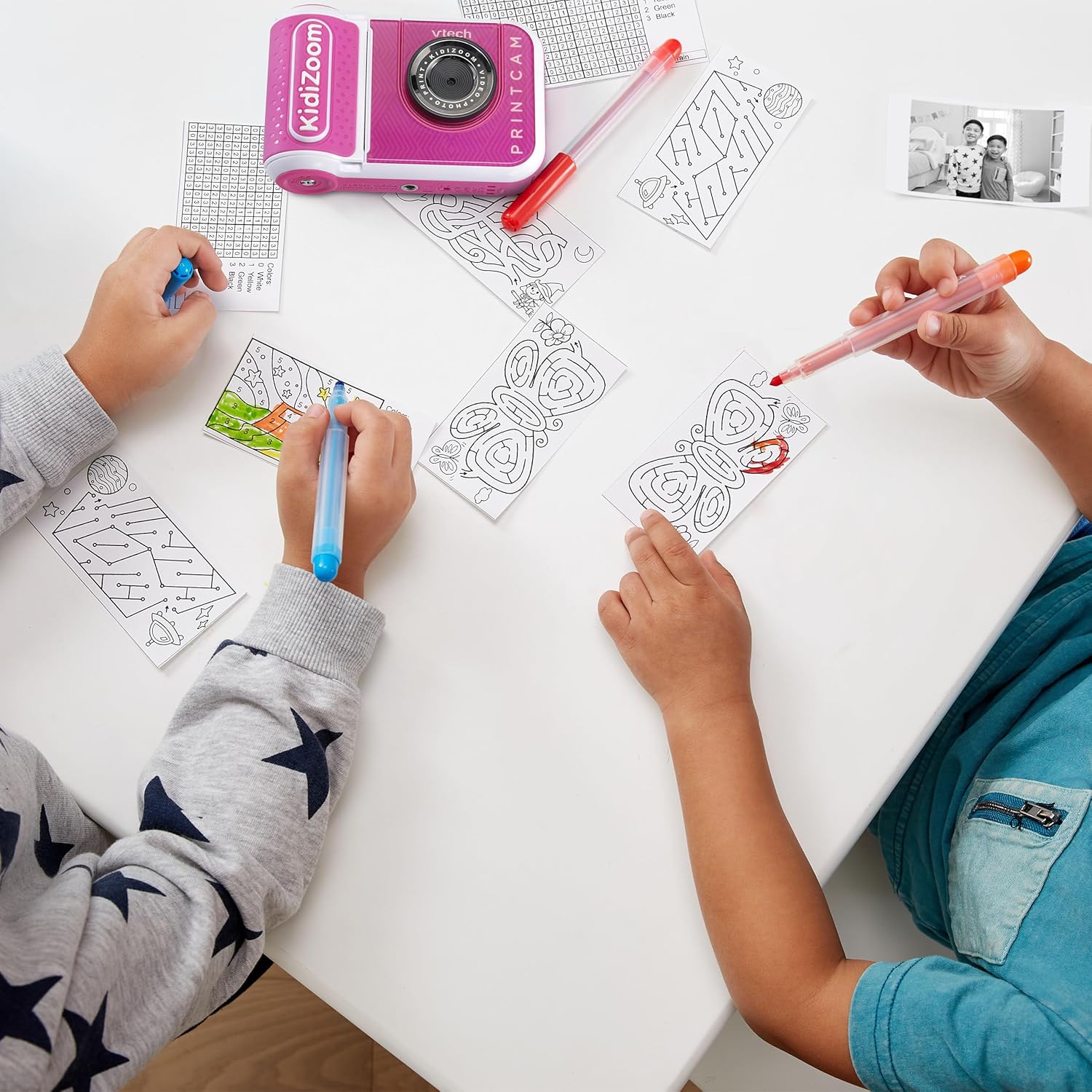 VTech KidiZoom Print Cam Kinder-Kamera mit Direkt-Druck ab 4 Jahren VTech KidiZoom Print Cam in Pink, robuste Kunststoff-Kamera mit 2 MP, 4× Zoom, Thermodrucker, 110 Druckvorlagen, 40 Effekte, LCD, microSD-Slot, Akku, ab 4 J.,