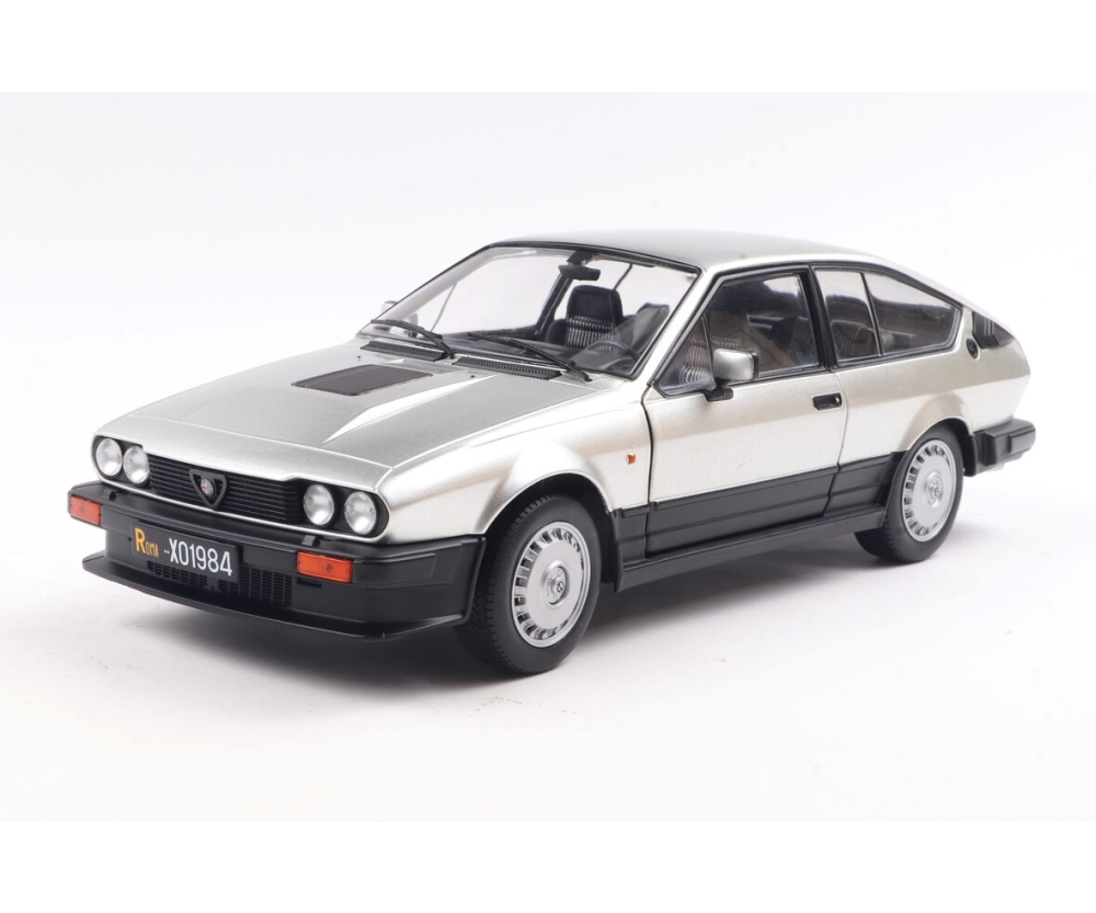 Solido 1:18 Alfa Romeo GTV6 silber 1984 Solido 1:18 Alfa Romeo GTV6 silber 1984