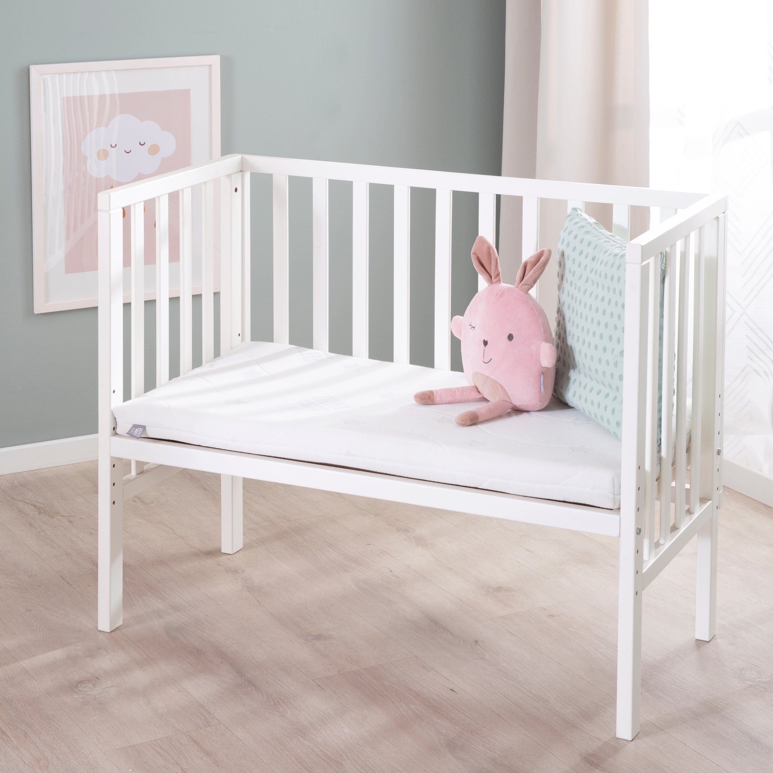Roba 8970WE1 Beistellbett 2in1 mit Barriere + Matratze weiß – Stubenbetten - Bild 2 Roba 8970WE1 Beistellbett 2in1 mit Barriere + Matratze weiß – Stubenbetten - Produktbild 2