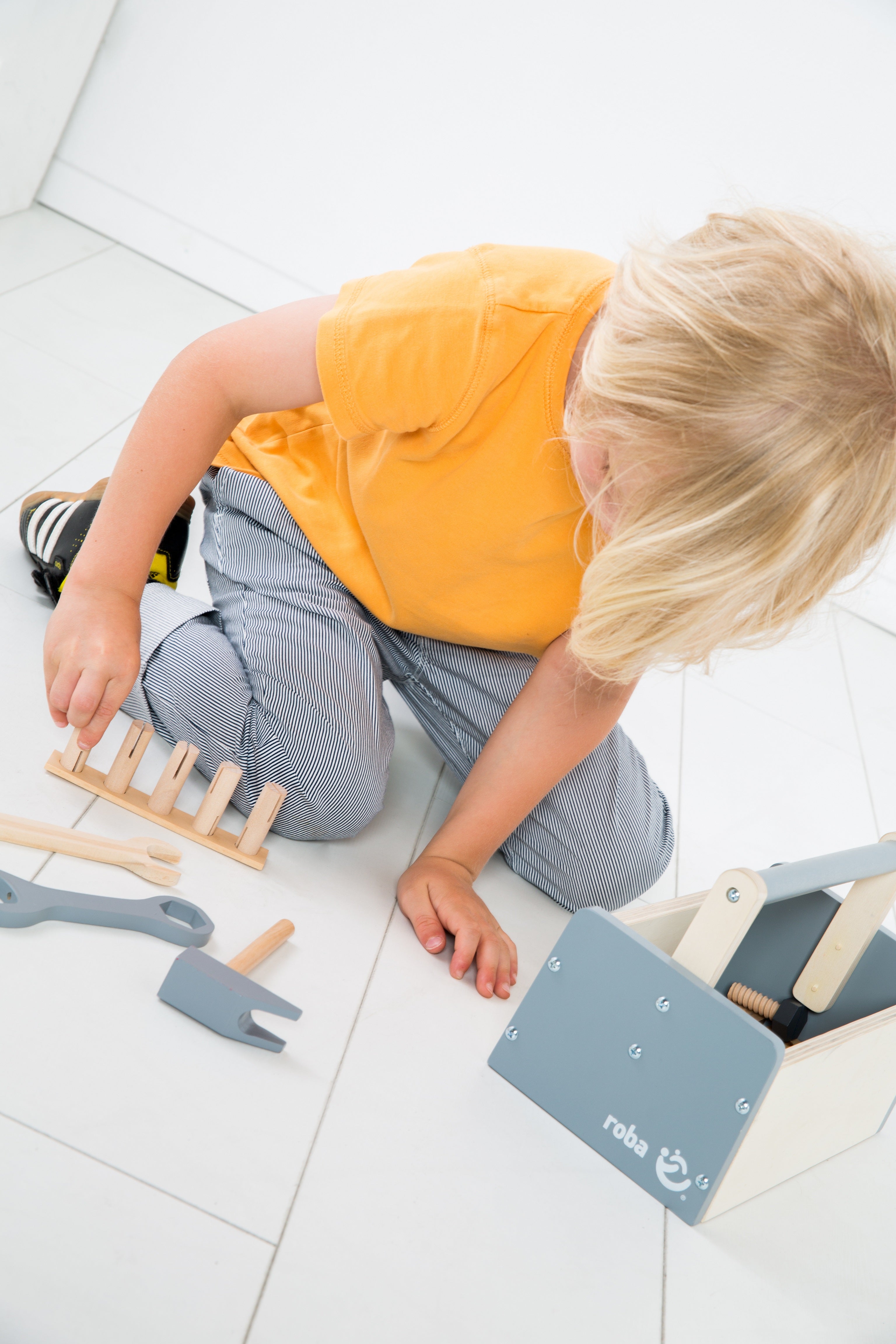 Roba 97212 Werkzeugkiste mit Zubehör natur lackiert – Rollenspiel - Bild 17 Roba 97212 Werkzeugkiste mit Zubehör natur lackiert – Rollenspiel - Produktbild 17